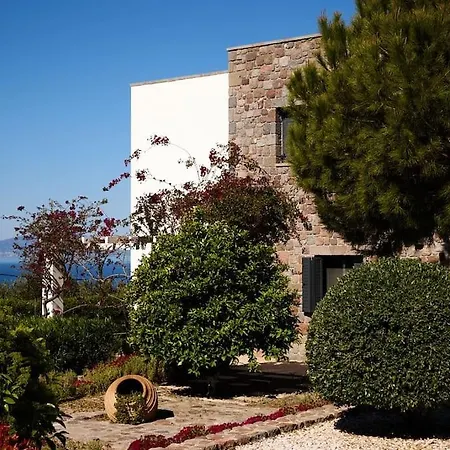 Holiday home Maisonnette Koukounaries Piscine Et Vue Mer Aegina